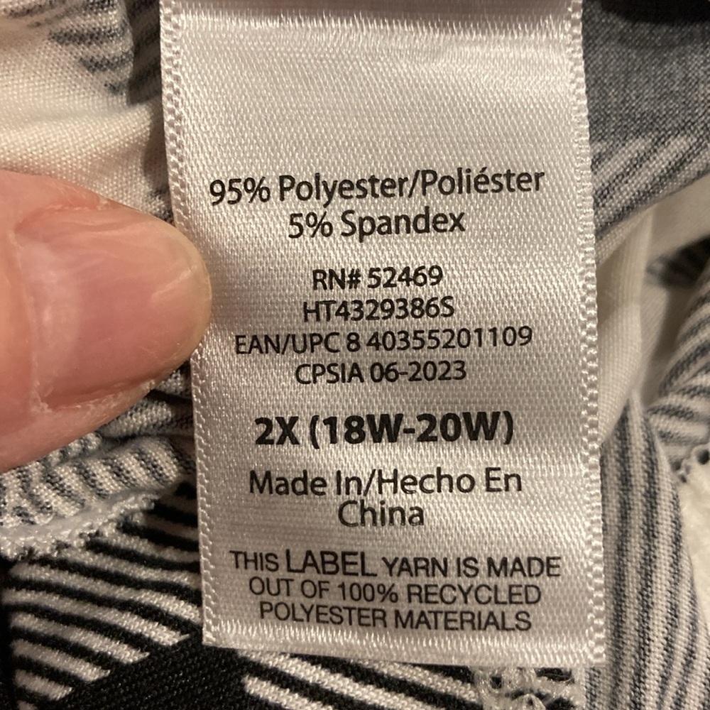 NWT 2X Black & White Plaid Pajamas with Red Trim - Picture 12 of 12